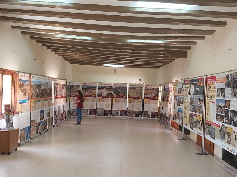 La muestra de la Fundación Dinópolis “Los yacimientos paleontológicos BIC de la provincia de Teruel” se expondrá en Aliaga hasta el próximo 31 de agosto