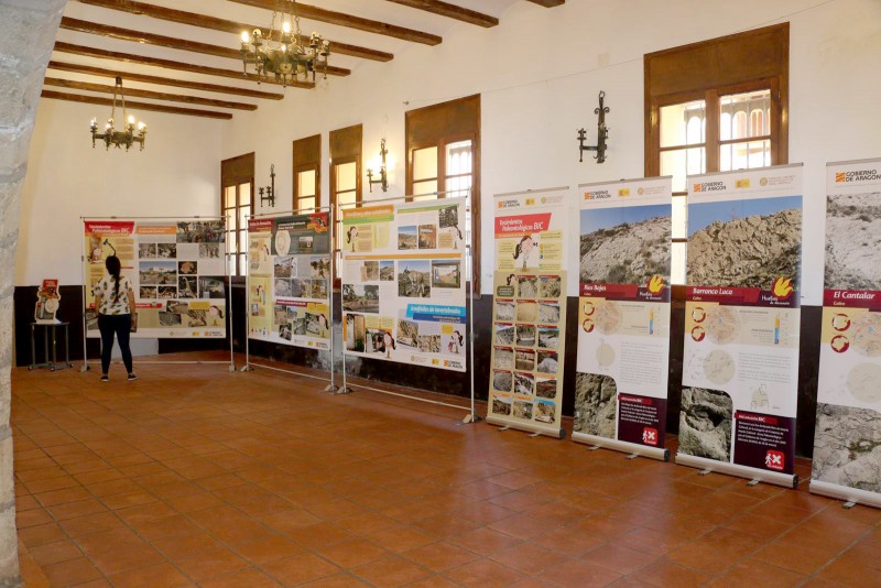 La Fundación Dinópolis presenta en Galve la exposición itinerante “Los yacimientos paleontológicos BIC de la provincia de Teruel”