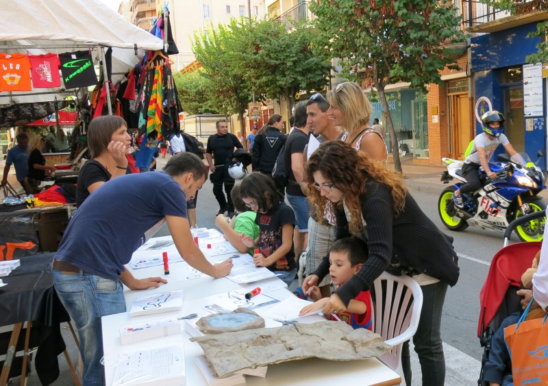 Los paleontólogos de Dinópolis celebran ‘La Noche de los Investigadores’ en Teruel con ‘Dinovelocidad’.