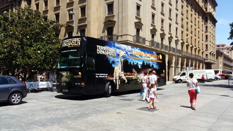 Dinópolis recorrerá este verano más de 10.000 kilómetros y 7 Comunidades Autónomas con su autobús promocional.