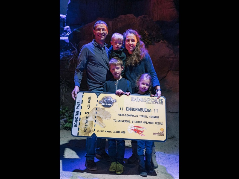 Dinópolis vive una Semana Santa muy especial con la llegada de su visitante 3 millones.