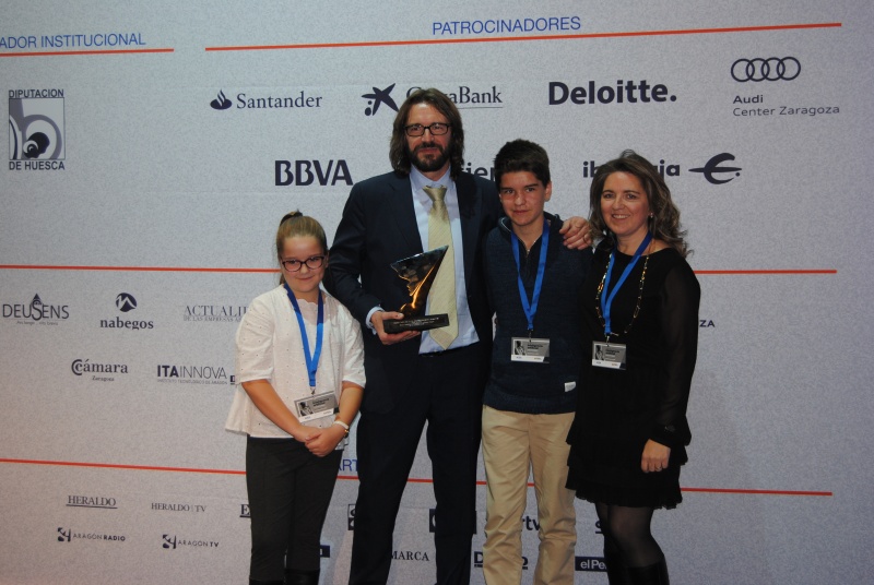 Carlos Hernández, Director Comercial y de Marketing de Territorio Dinópolis recibe el premio ADEA 2017