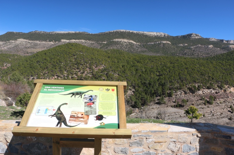 Dos nuevas localidades con dinosaurios y un diente de carnívoro de El Castellar presentados en la 63ª Reunión de la SGE